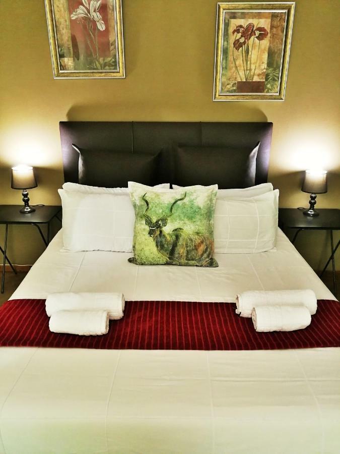 Safari Guesthouse Vryburg Exterior photo