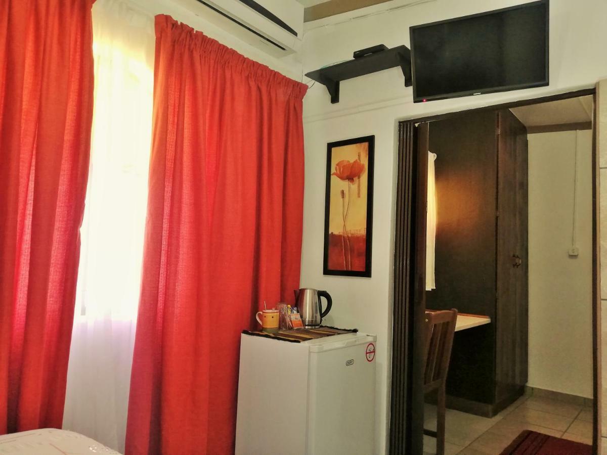 Safari Guesthouse Vryburg Exterior photo