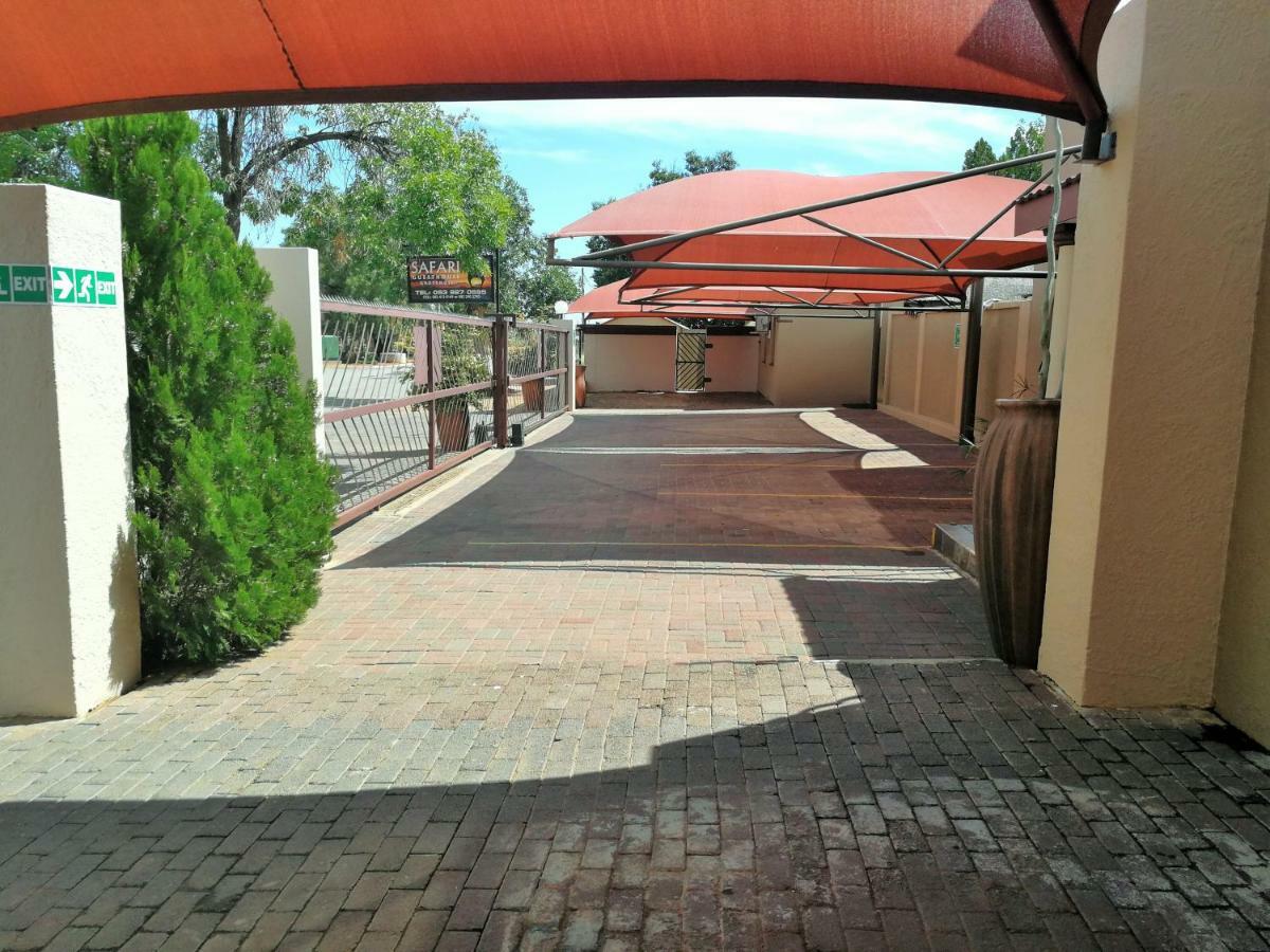 Safari Guesthouse Vryburg Exterior photo