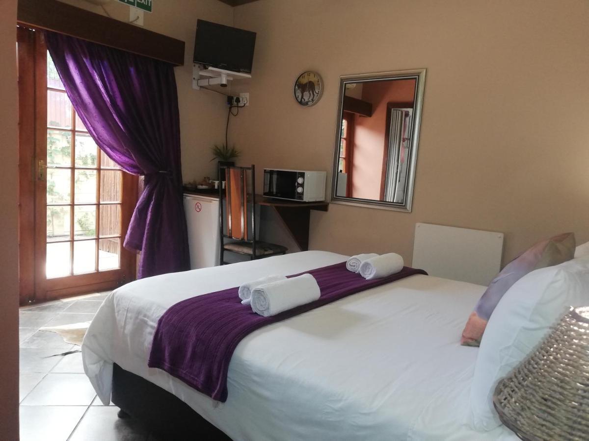 Safari Guesthouse Vryburg Exterior photo