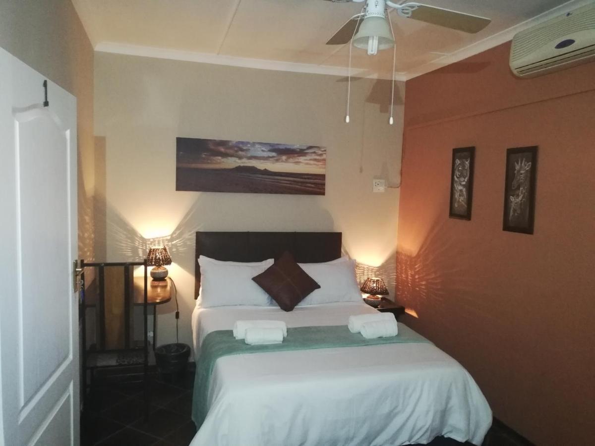 Safari Guesthouse Vryburg Exterior photo