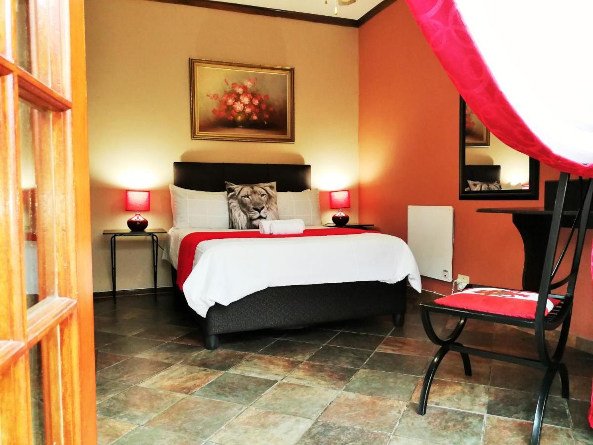 Safari Guesthouse Vryburg Exterior photo