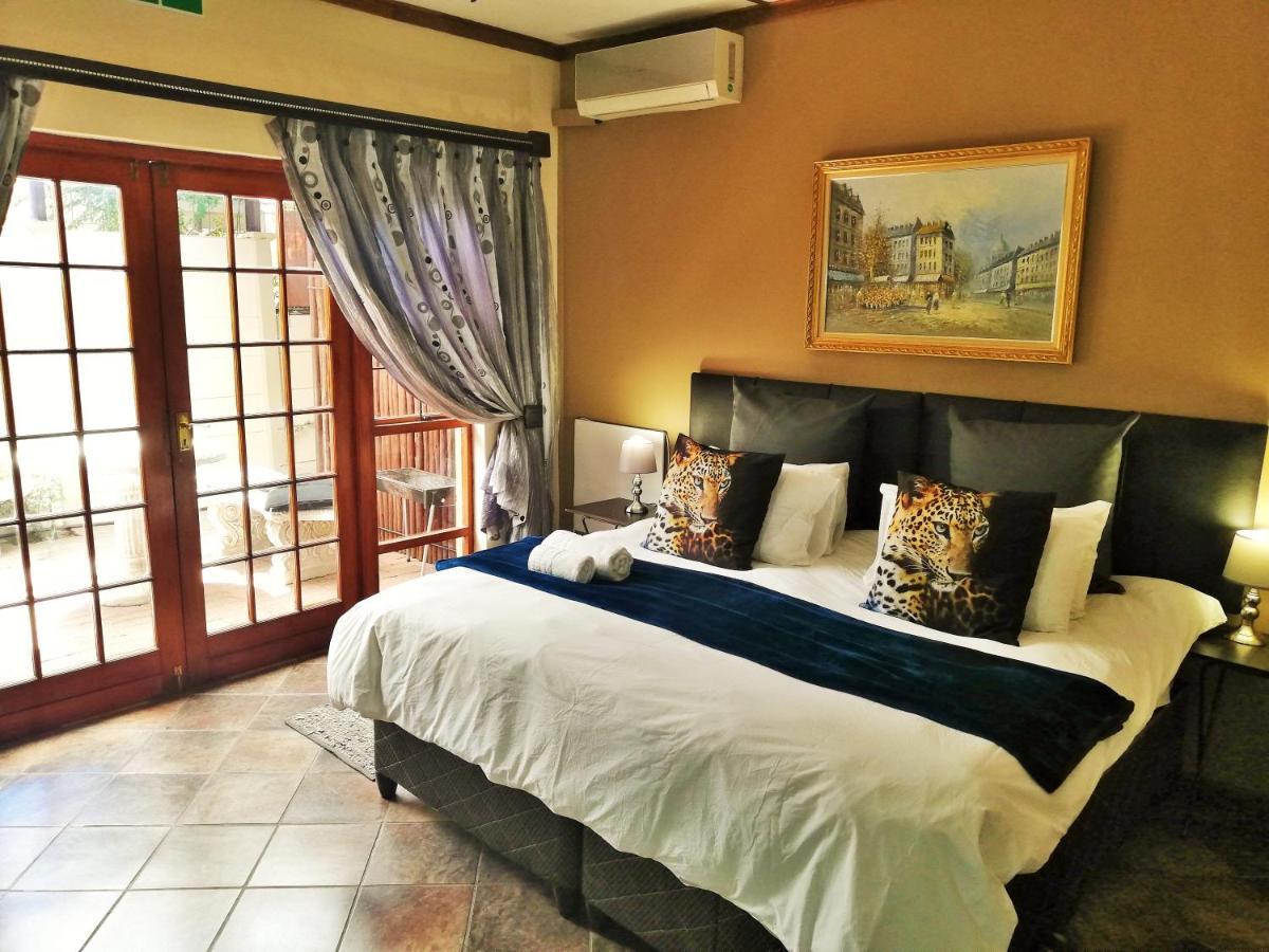 Safari Guesthouse Vryburg Exterior photo